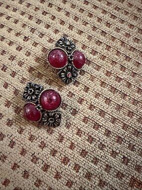 Vintage-Inspired Pink Stone Floral Clip-On Earrings